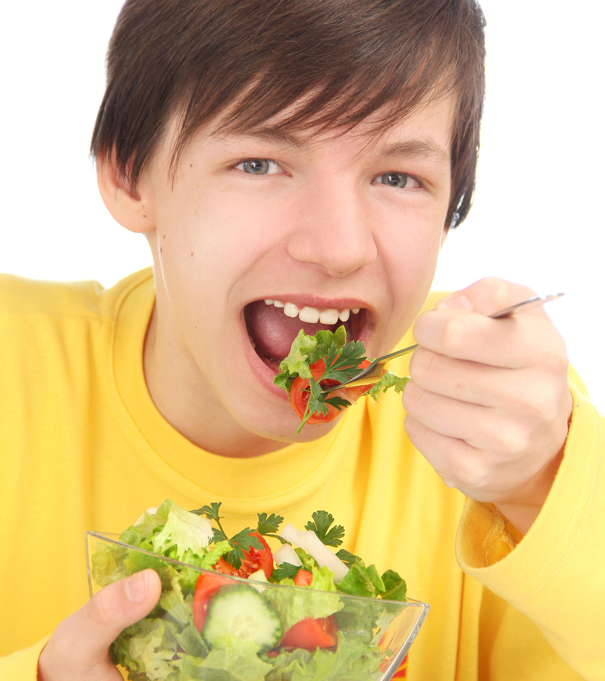 Teenage boy eating a healthy meal, providing healthy diet plan for teenage boys